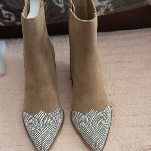 Chic Tan Ankle Boots with Silver Accents